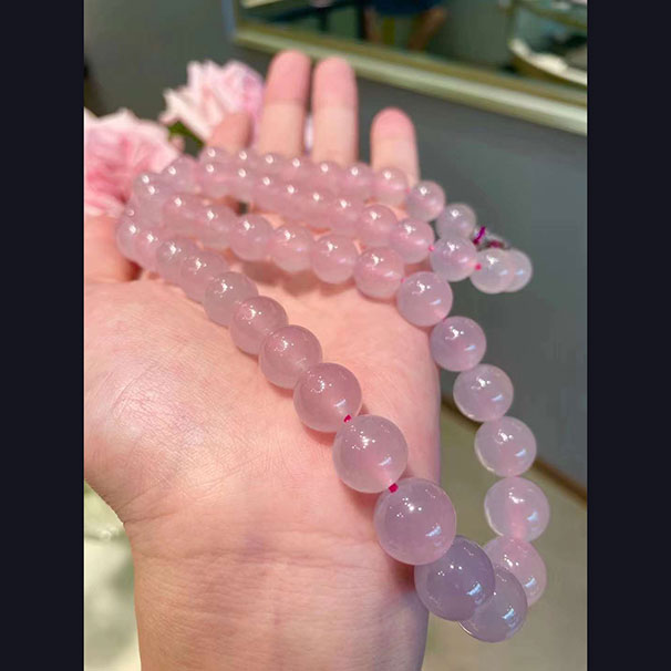 翡翠高冰粉珠链 粉粉嫩嫩的颜色，冰冰凉凉的种水