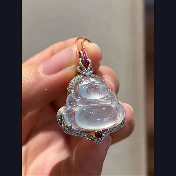 翡翠 冰冰得佛公，品质看着太舒服了，开脸很慈祥，尺寸35-25-9 ，很高性价比一万多