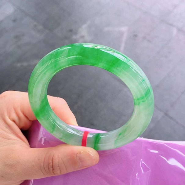 翡翠冰色圆条 种色兼备，完美 54-11.8