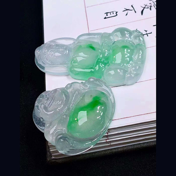 翡翠 阳绿观音、佛公一对 种水很好，颜色阳，几万块