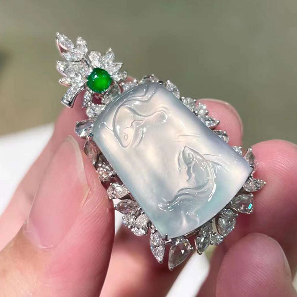 翡翠年年有余高冰牌 整块牌子起光，品质高！ 几万块~