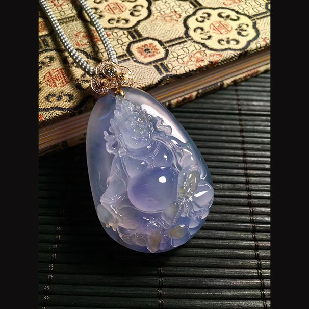 祥瑞之福·紫气东来 诸财神之首《黄财神》  珍藏级 赏心悦目的品质，黄金翡与紫罗兰的完美近融合，两公分的厚度，招财进宝，完美孤品，尺寸（含扣头）：60.8×37×15.3