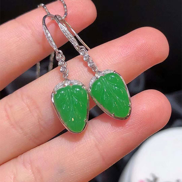 翡翠 满绿叶子耳环 佩戴效果精美好看，百搭时尚 尺寸：35-9.6-4.8//12-8.3-3 8000