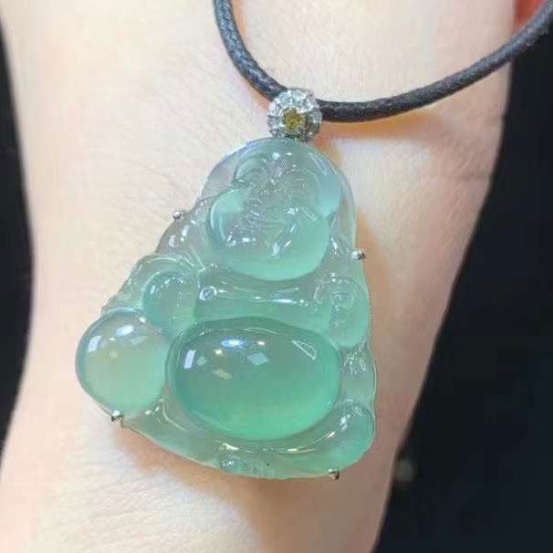 翡翠冰底色佛公  种水很好，底色漂亮 11800