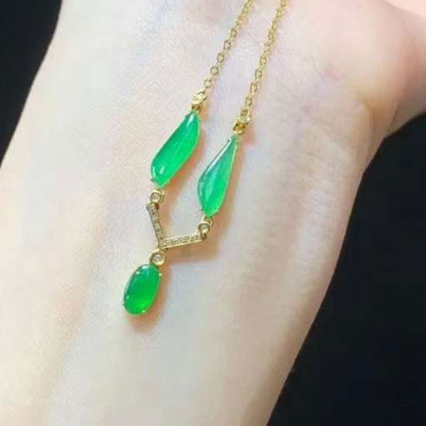 翡翠冰绿锁骨链  小而精款，夏日小清新款 4600  性价比超高