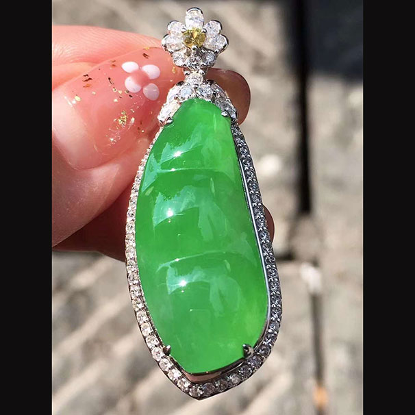 翡翠阳绿福豆 满绿，种水，厚度，颜色 综合得分不错，中六