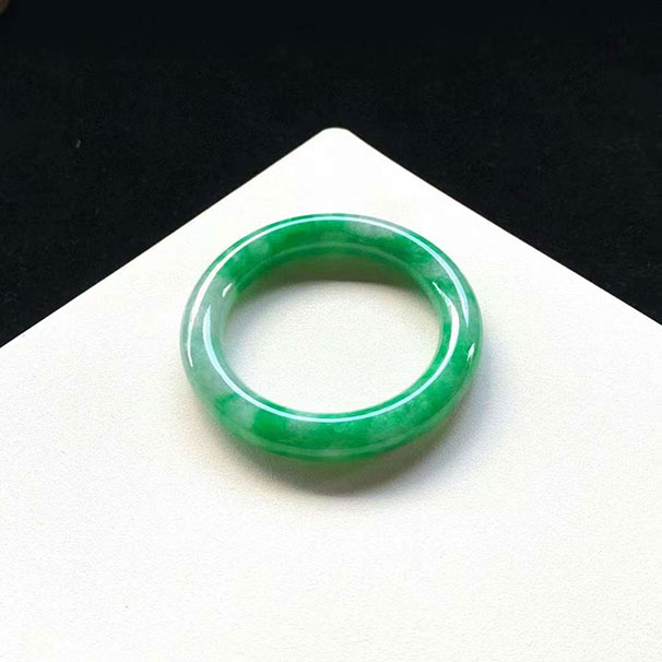 圈口54-11.1辣阳绿圆条翡翠手镯 圆条54-55  超值价：小六一开