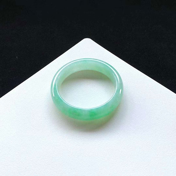 圈口54.3-13.8-7.8 冰阳绿正圈翡翠手镯 正圈54-55  超值价：3.78万