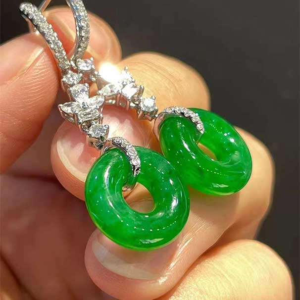 翡翠这对绝对的行家货 种好、色好，品相好 重点的是价格也优秀 大五价   喜询~