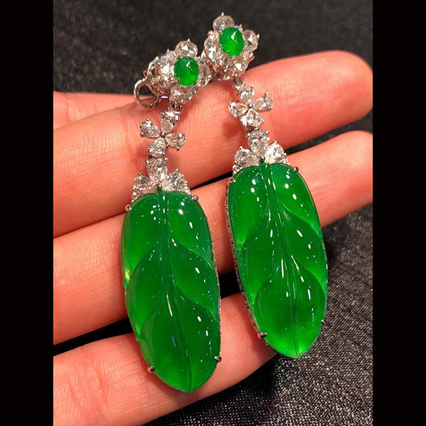 这对太霸气了 拿回去改款做两个吊坠做个母女款或者姐妹款妥妥的！！性价比非常高！！！ 裸石31.2/15/4mm ，