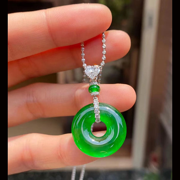 老坑料吊坠 行家货，品质看得见，懂货来收~