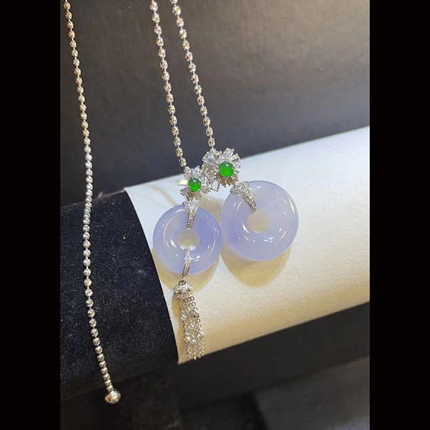 高冰紫，特别好看 我们给她取名“紫霞仙女” 性价比很高，喜询~