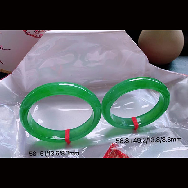 一对满色冰贵妃手镯！ 满色正圈难遇，满色种水这么好的贵妃更是可遇不可求‼️‼️