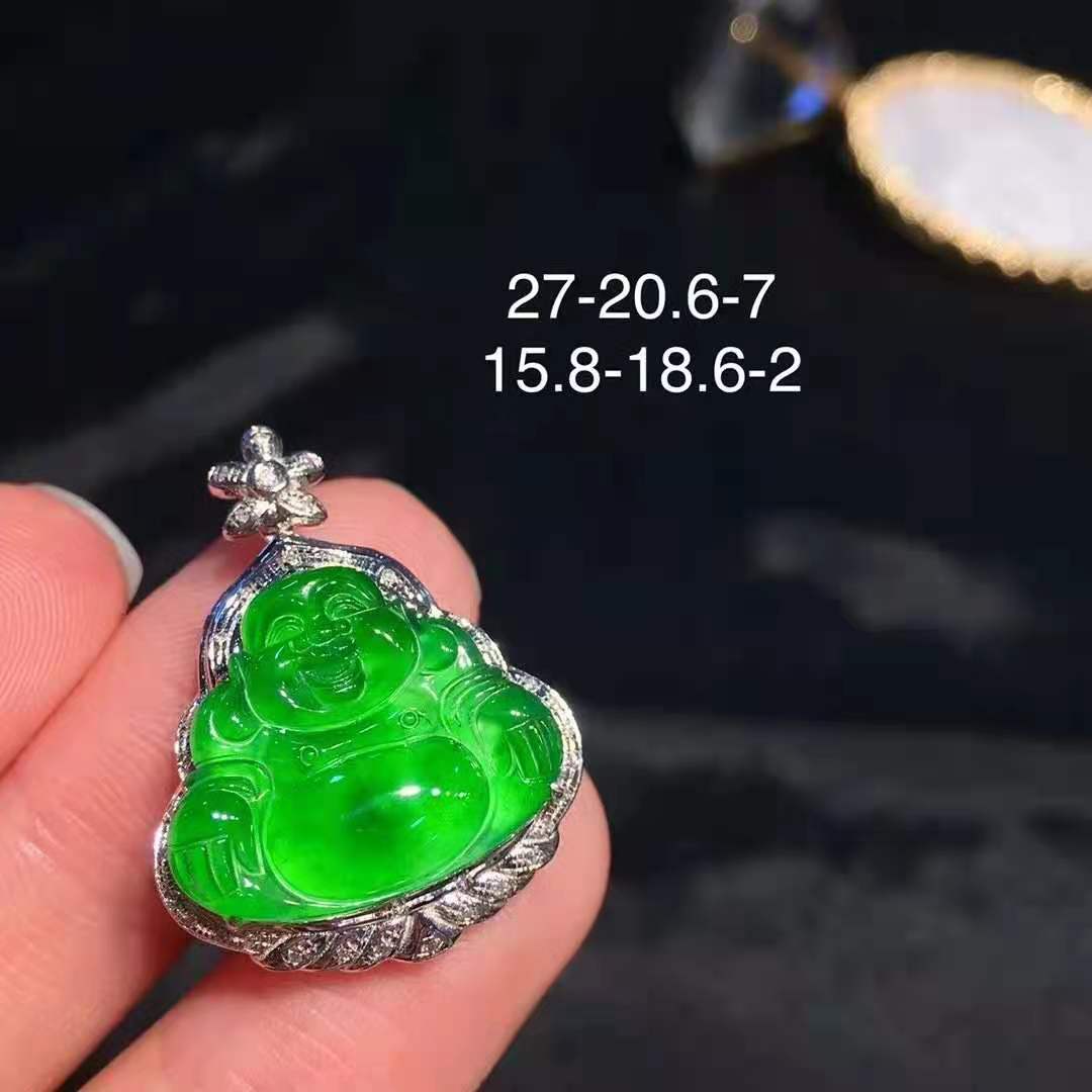 满绿翡翠佛公吊坠，18k金镶嵌，整体起光，满阳绿翡翠，自带佛光的翡翠佛公吊坠，等有缘人~ 14800   特价不议