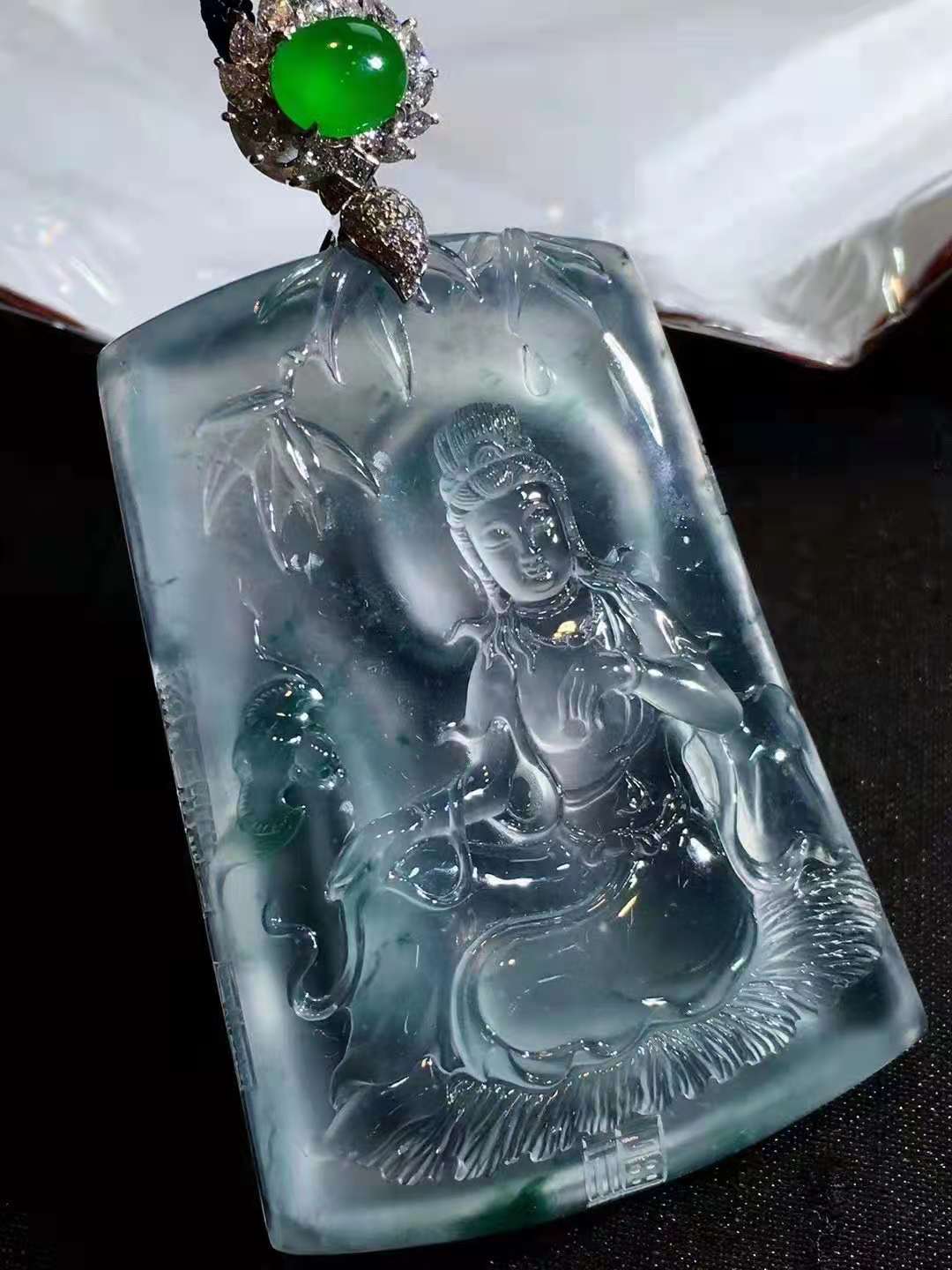 竹林观音翡翠挂件 高冰种水蓝花，雕工精湛，裸石58.6*41.7*8.8 喜询，小六价