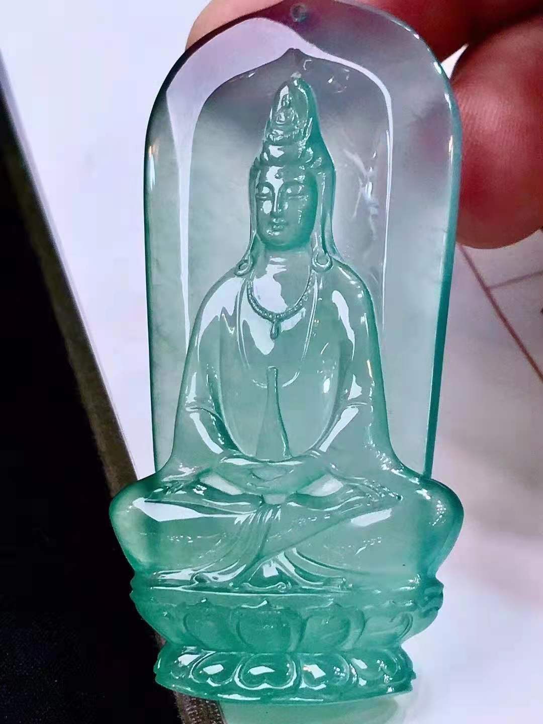 玻璃种冰种天空蓝翡翠观音，大师雕刻，翡翠传说，难得遇到的料子，传承、投资的首选 尺寸63/27/8.6，喜询~