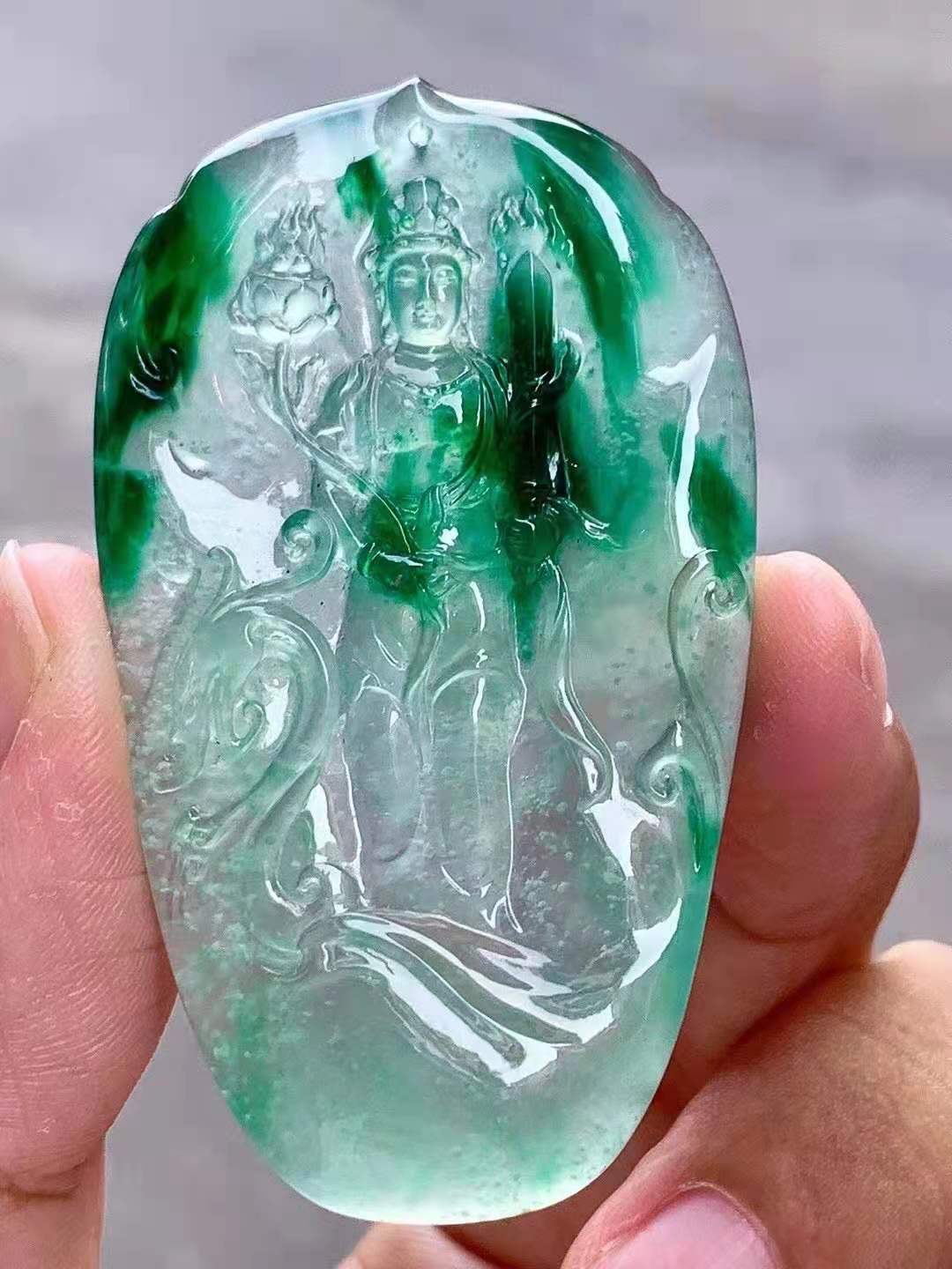 玻璃种飘绿花翡翠挂件，虚空藏菩萨 木那料！起刚起荧，品质佳雕工佳 尺寸：57.5-34-7.8    喜询~