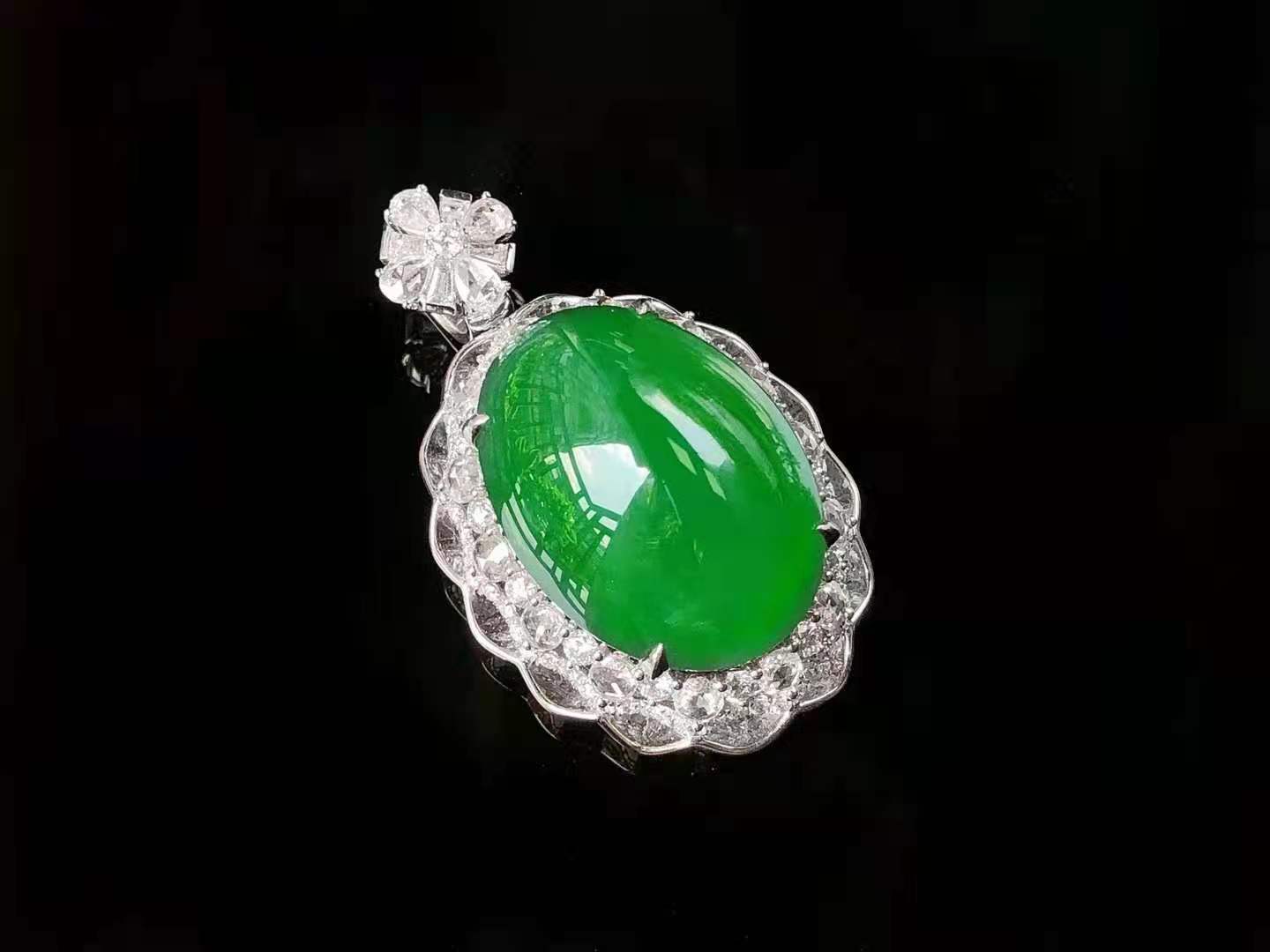 18k金镶翡翠吊坠戒指双用，大鸽子蛋~整体尺寸40.2*24.3*19，裸石尺寸23.4*17.3mm，喜询，六位数