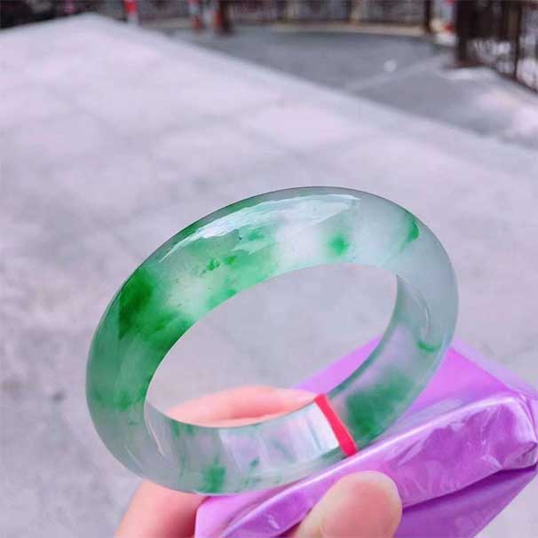 冰绿正圈翡翠手镯 种色俱佳，收藏传承 尺寸：54.6-15-9   喜询