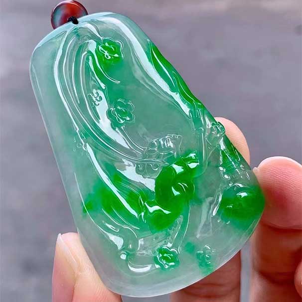 翡翠冰辣绿 种色一流！规整牌子 尺寸：58.6-36-7