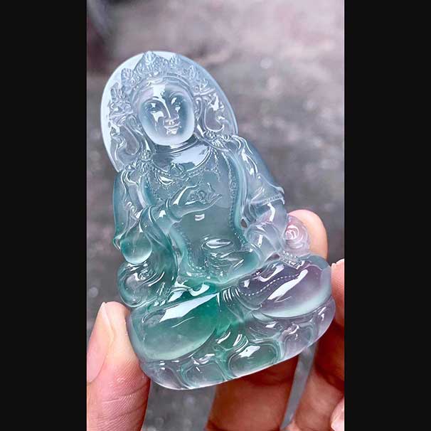 翡翠冰玻大度母 很纯，种水好，飘色~ ：小六一开   喜询~