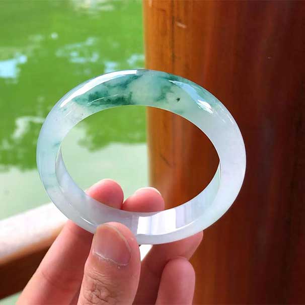 极品小小六价，57圈口， 冰种飘花正圈翡翠手镯，冰透莹亮，蓝花浓艳高雅，高品质，尺寸：56.7×14.4×8.1mm