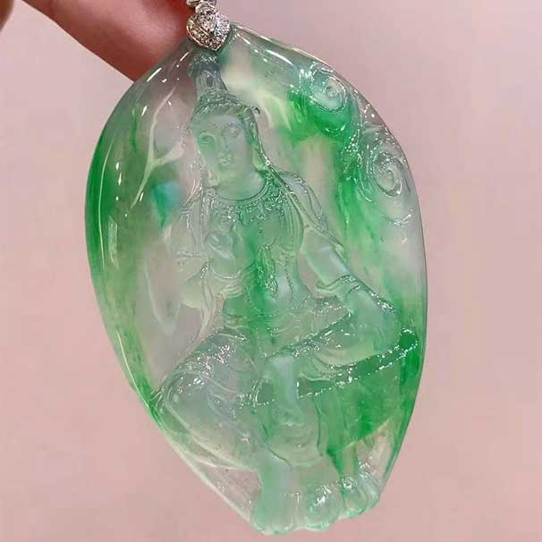 翡翠高品质观音吊坠 冰色佳，收藏推荐！！ 石尺寸：64.5*43.2*10mm ：六位数  喜询
