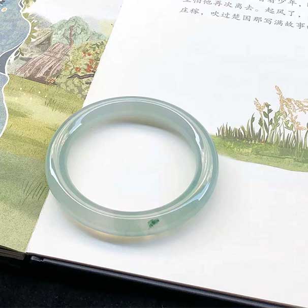 极品大大五位，57圈口， 高冰种芙蓉飘花圆条翡翠手镯，种水极佳，水灵灵，尺寸：57.4×9.4×9.6mm