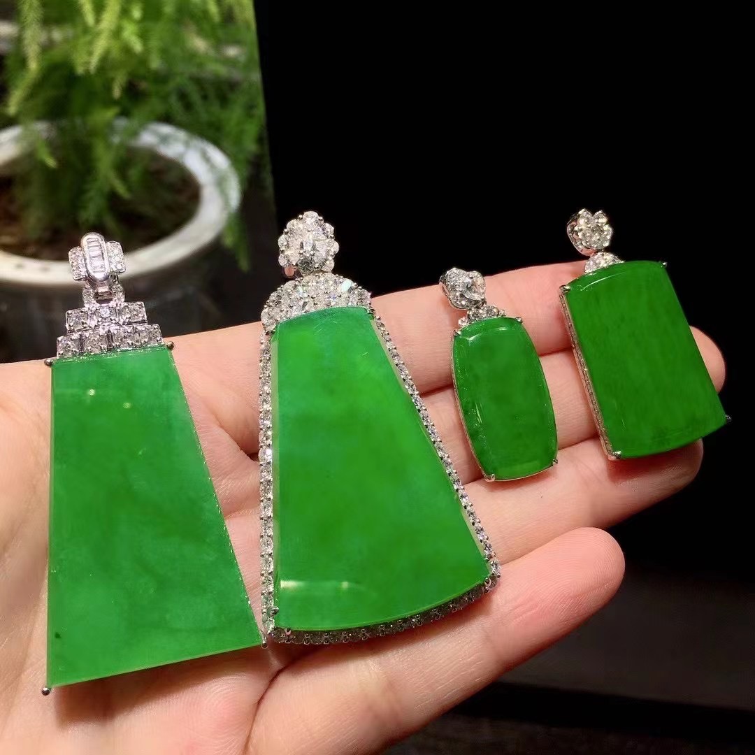 翡翠满绿平安牌牌~