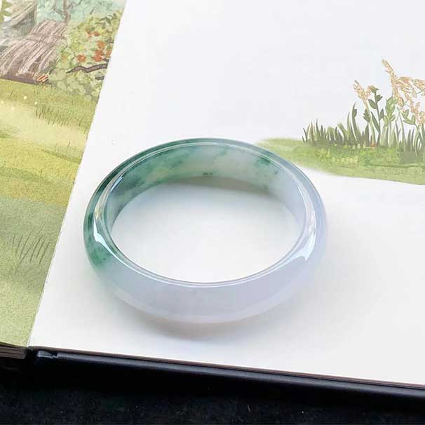 精品38000，换正圈51圈口， 冰种飘花贵妃镯，冰透莹亮，种水极佳，尺寸：53×46×13×7.2mm