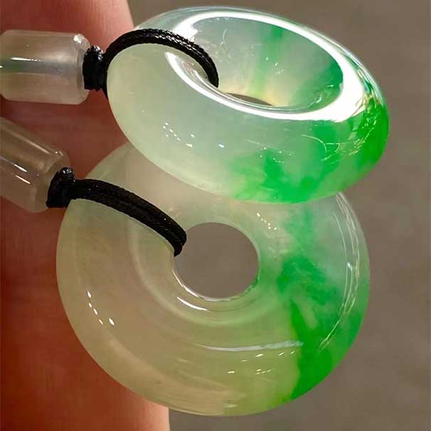 翡翠扣子一对，高冰正阳绿 豪而不贵，推荐