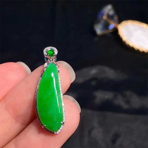 翡翠满绿福瓜吊坠  性价比之王，满绿种水也不错，整体佩戴非常高级，看过万品质！！ 5280