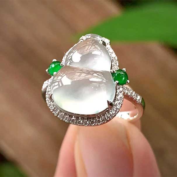 18k金镶翡翠戒指，新货出炉，整体尺寸16.5*14.5*8.8mm，石尺寸14.1*10.8mm，喜询，超值价