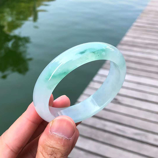 起光高冰种飘绿花正圈翡翠手镯