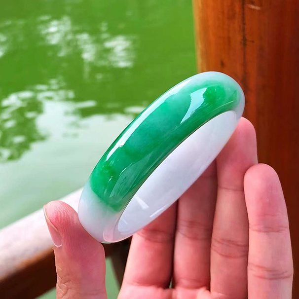 正装阳绿正圈翡翠手镯