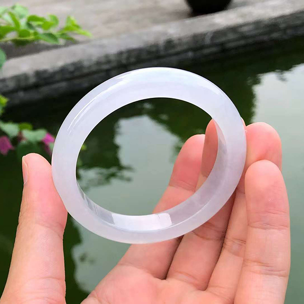 高冰种白冰正圈翡翠手镯