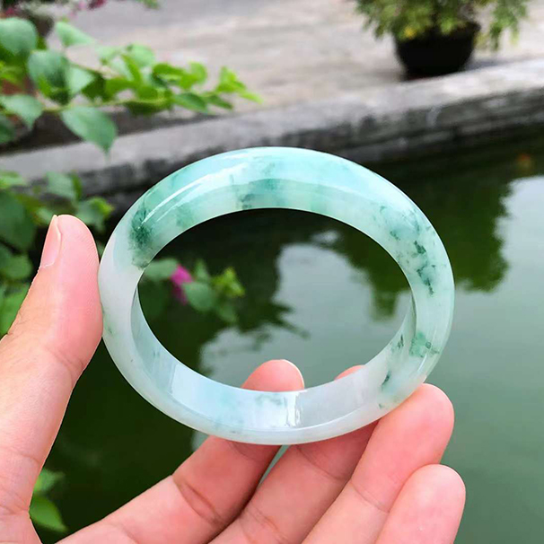 冰种飘花正圈翡翠手镯