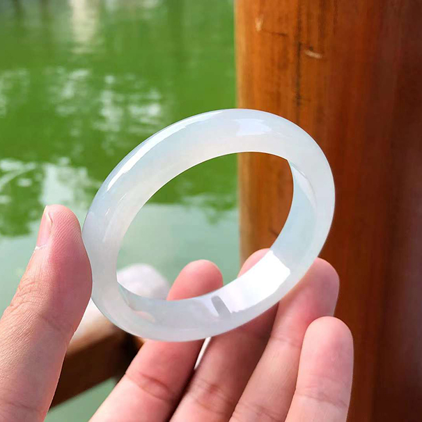 冰种晴底正圈翡翠手镯