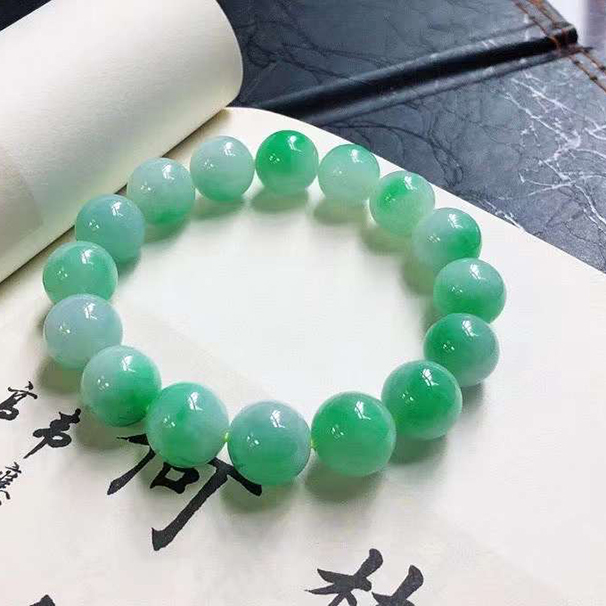 冰糯阳绿翡翠手串