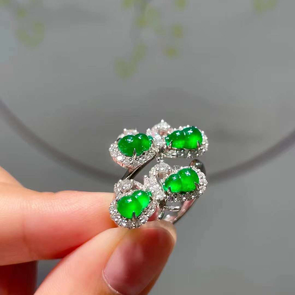 高冰种阳绿翡翠葫芦戒指