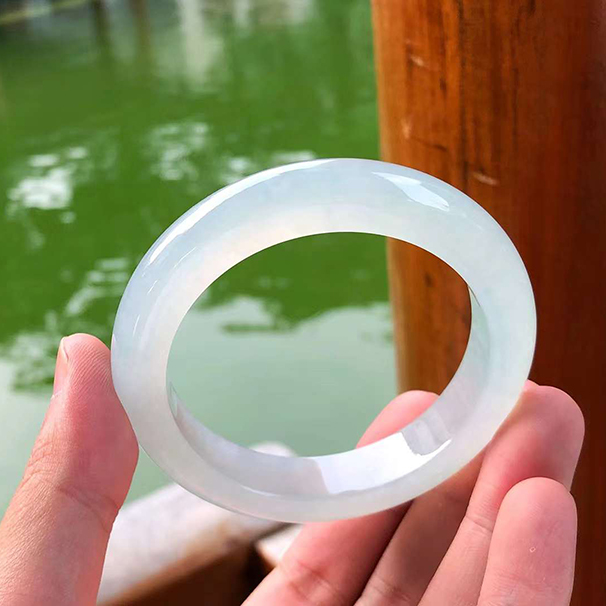 冰种晴底正圈翡翠手镯