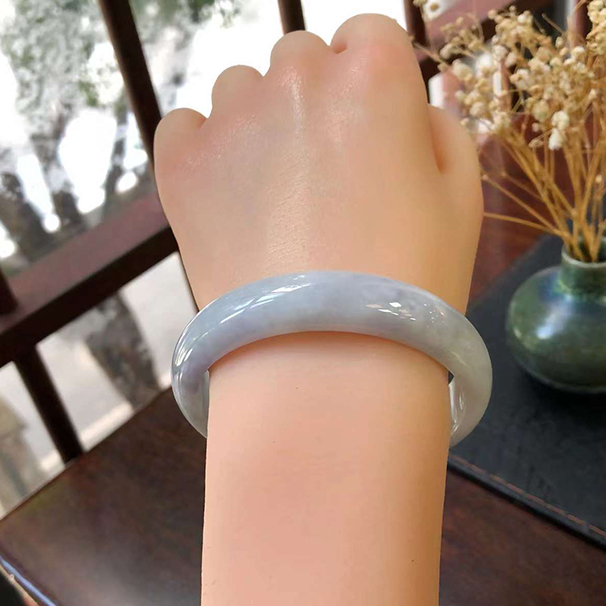 糯种带紫正圈翡翠手镯