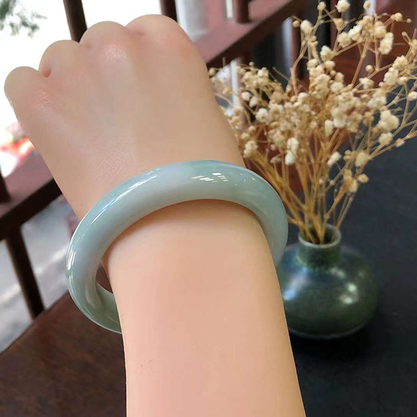 糯种带色正圈翡翠手镯