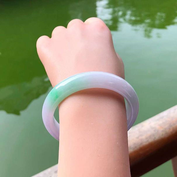 冰糯春彩正圈翡翠手镯