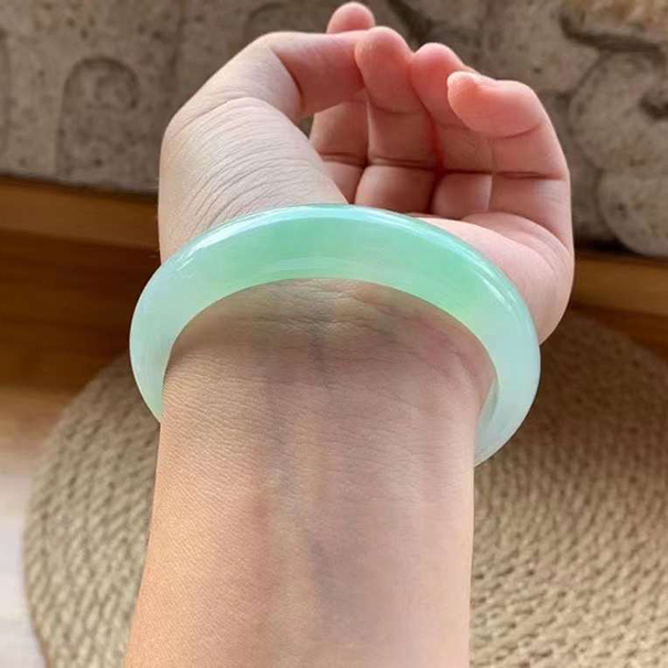 冰阳绿正圈翡翠手镯