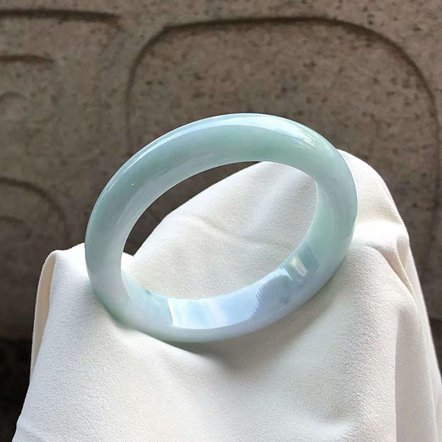 糯种飘色正圈翡翠手镯