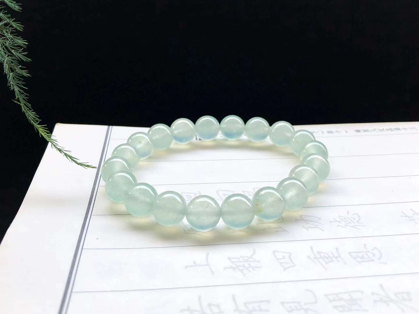 起光冰玻种晴底翡翠手串