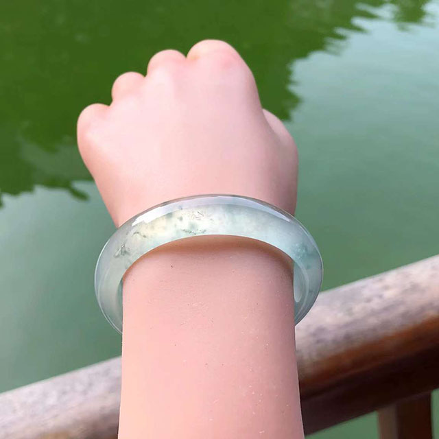 起光冰种飘花贵妃翡翠手镯