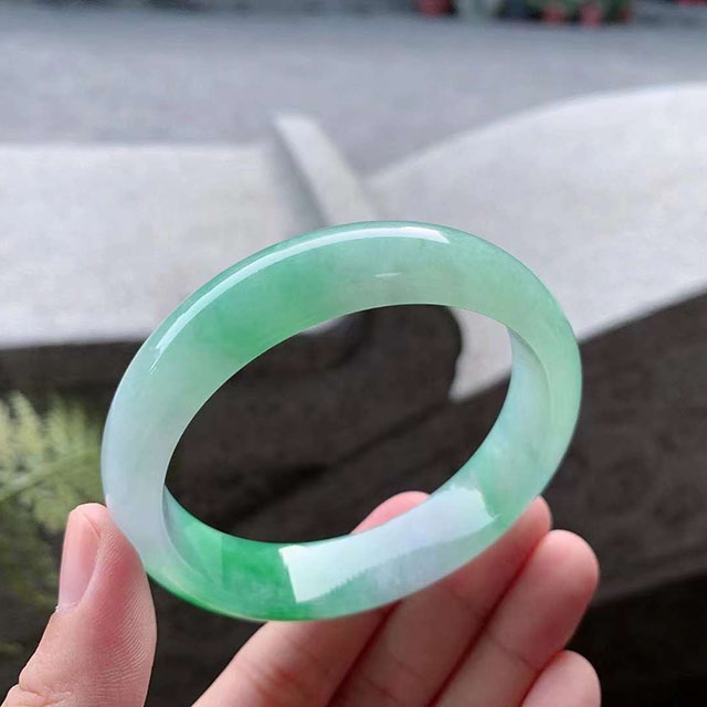 飘色正圈翡翠手镯