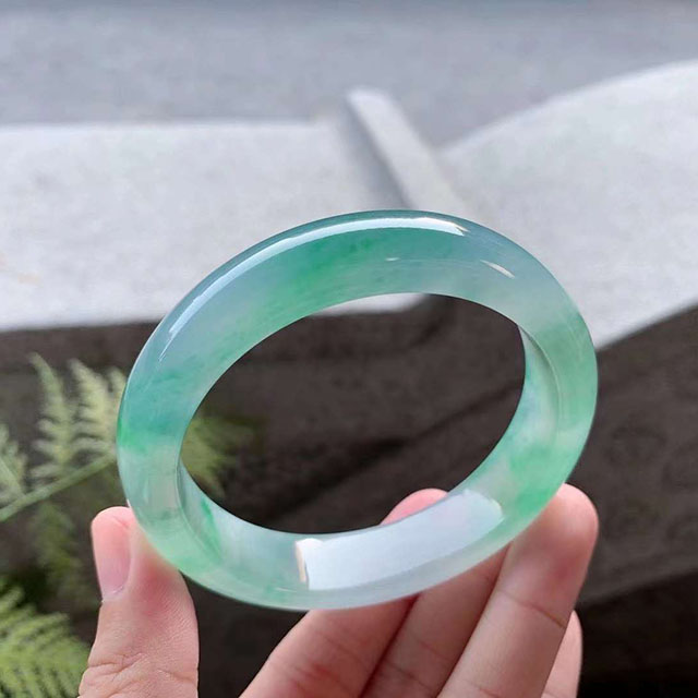 冰蓝紫飘绿花正圈翡翠手镯